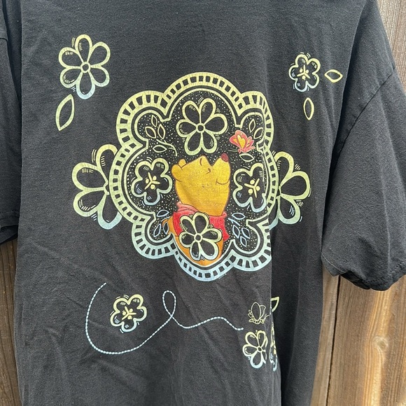 VTG 90s Disney Winnie The Pooh T-Shirt Sz L Black Flower Butterfly Graphic Tee - Picture 2 of 7